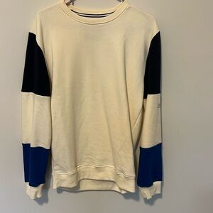 D&F crew neck size medium